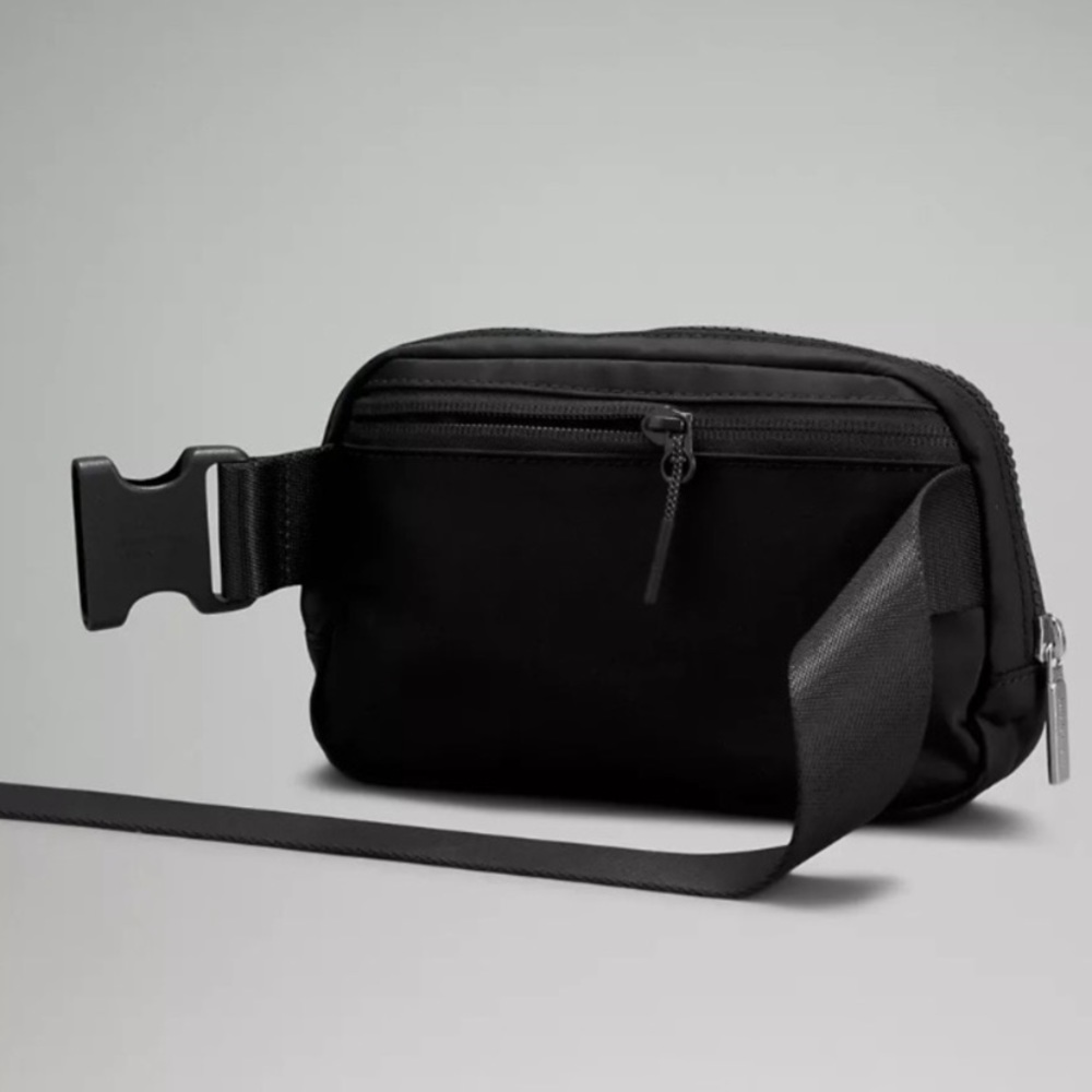 Lululemon🔥 Classic Everywhere Belt Bag Black 
Fanny Pack 🔥NWT TikTok viral ❤️ - Picture 3 of 10